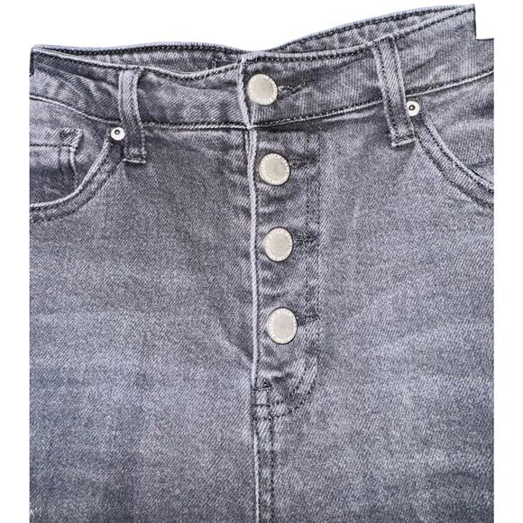 Stylish Black Distressed Women Jeans - Picture 3 of 12